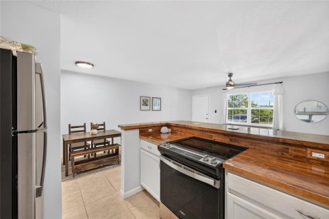 Condo in Winter Park, Florida, 1 bedroom  № 2396175 - photo 10