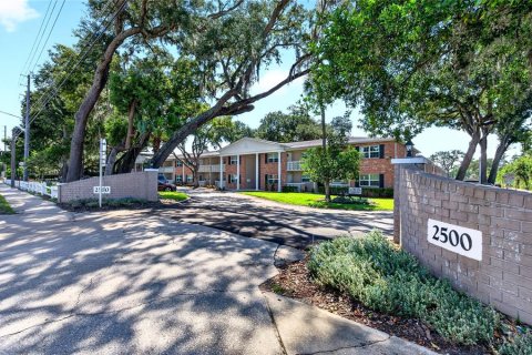 Condo in Winter Park, Florida, 1 bedroom  № 2396175 - photo 2