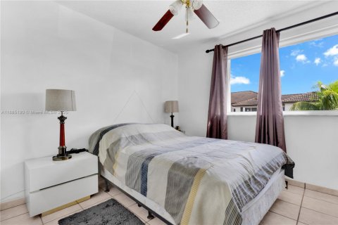 Condo in Miami, Florida, 3 bedrooms  № 1942177 - photo 5