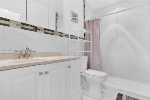 Condo in Miami, Florida, 3 bedrooms  № 1942177 - photo 2