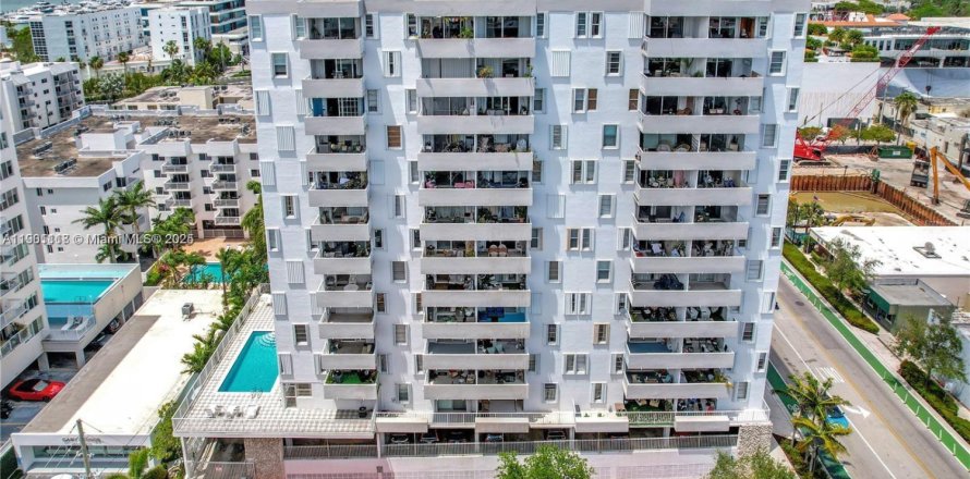 Кондоминиум с 2 спальнями в Майами-Бич, Флорида № 1952255