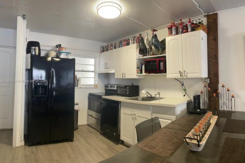 Снять в аренду кондоминиум в Майами-Бич, Флорида 2 спальни, 76.18м2, № 1952255 - фото 7