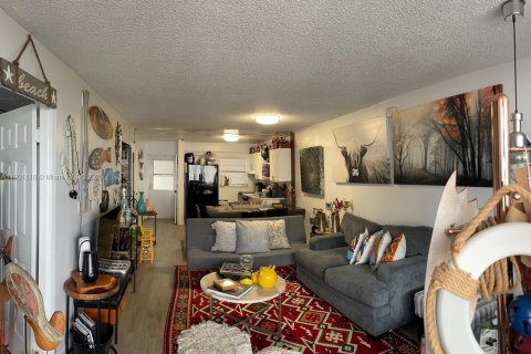 Снять в аренду кондоминиум в Майами-Бич, Флорида 2 спальни, 76.18м2, № 1952255 - фото 4