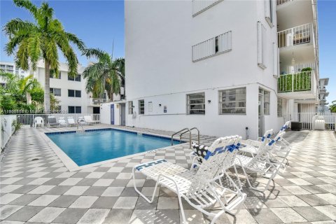 Снять в аренду кондоминиум в Майами-Бич, Флорида 2 спальни, 76.18м2, № 1952255 - фото 11