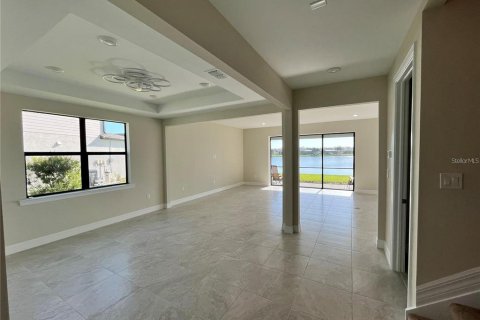 Villa ou maison à louer à North Port, Floride: 5 chambres, 339.28 m2 № 1648593 - photo 6