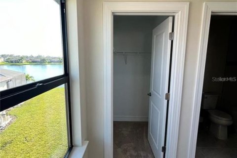 Villa ou maison à louer à North Port, Floride: 5 chambres, 339.28 m2 № 1648593 - photo 14