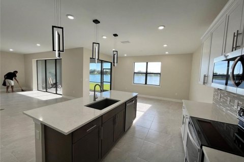 Casa en alquiler en North Port, Florida, 5 dormitorios, 339.28 m2 № 1648593 - foto 10