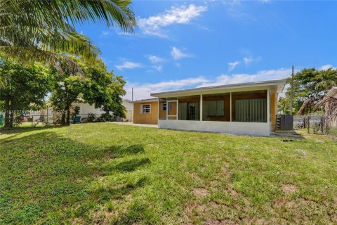 House in Lauderhill, Florida 3 bedrooms, 95.5 sq.m. № 1840982 - photo 9