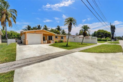 House in Lauderhill, Florida 3 bedrooms, 95.5 sq.m. № 1840982 - photo 1