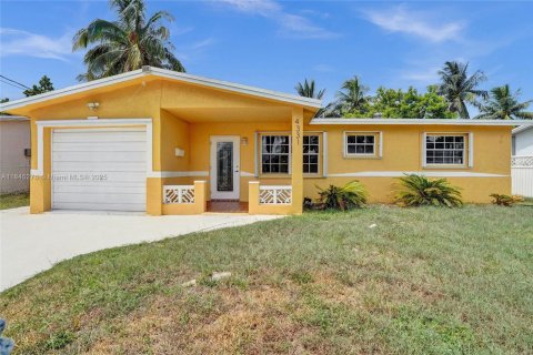 House in Lauderhill, Florida 3 bedrooms, 95.5 sq.m. № 1840982 - photo 10