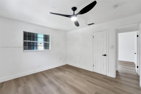 House in Lauderhill, Florida 3 bedrooms, 95.5 sq.m. № 1840982 - photo 7