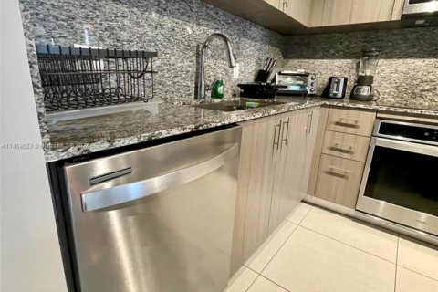 Condominio en alquiler en Doral, Florida, 1 dormitorio, 60.39 m2 № 1962534 - foto 7