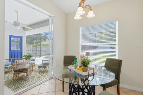 House in Sarasota, Florida 4 bedrooms, 186.08 sq.m. № 2129175 - photo 12
