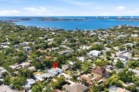 House in Sarasota, Florida 4 bedrooms, 186.08 sq.m. № 2129175 - photo 2
