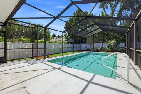 House in Sarasota, Florida 4 bedrooms, 186.08 sq.m. № 2129175 - photo 25