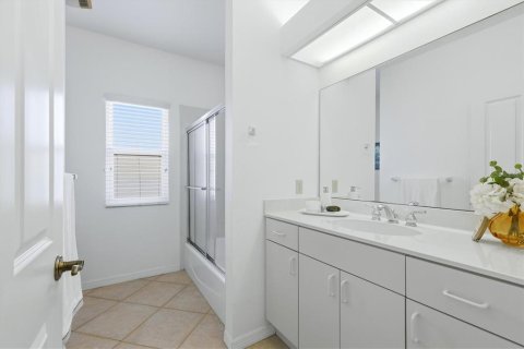 House in Sarasota, Florida 4 bedrooms, 186.08 sq.m. № 2129175 - photo 20