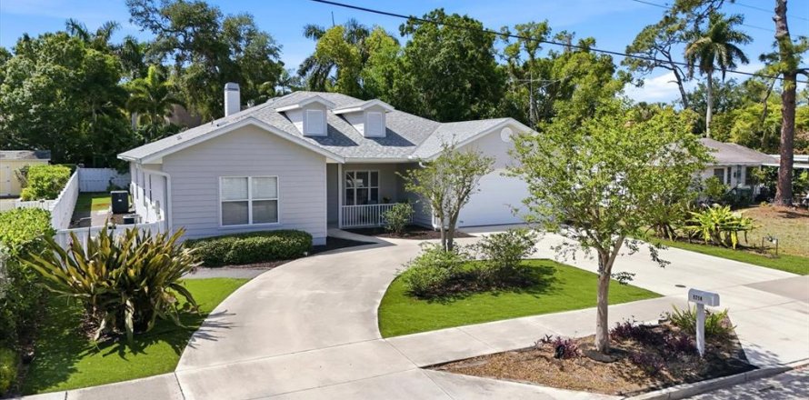House in Sarasota, Florida 4 bedrooms, 186.08 sq.m. № 2129175
