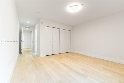 Adosado en venta en Miami, Florida, 3 dormitorios, 127.83 m2 № 1481606 - foto 24