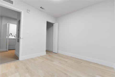 Adosado en venta en Miami, Florida, 3 dormitorios, 127.83 m2 № 1481606 - foto 16