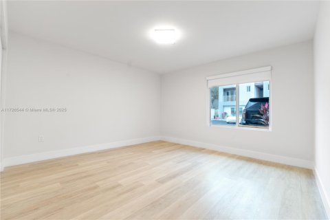 Adosado en venta en Miami, Florida, 3 dormitorios, 127.83 m2 № 1481606 - foto 25