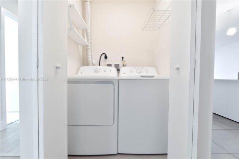 Adosado en venta en Miami, Florida, 3 dormitorios, 127.83 m2 № 1481606 - foto 20
