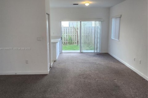 Touwnhouse à louer à Florida City, Floride: 4 chambres, 160.72 m2 № 1954070 - photo 12