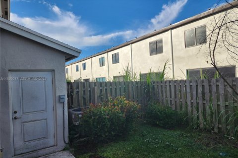 Touwnhouse à louer à Florida City, Floride: 4 chambres, 160.72 m2 № 1954070 - photo 17