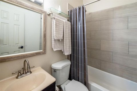 Villa ou maison à vendre à Pembroke Pines, Floride: 3 chambres, 108.88 m2 № 1996133 - photo 13