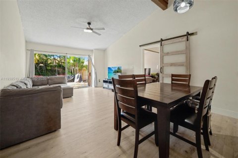 Villa ou maison à vendre à Pembroke Pines, Floride: 3 chambres, 108.88 m2 № 1996133 - photo 20