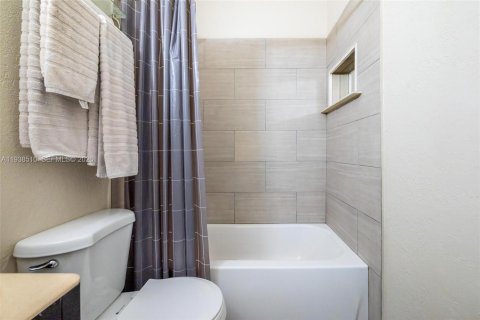 Villa ou maison à vendre à Pembroke Pines, Floride: 3 chambres, 108.88 m2 № 1996133 - photo 12