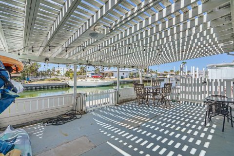 House in Holmes Beach, Florida 2 bedrooms, 97.55 sq.m. № 1725414 - photo 12