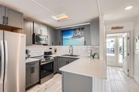 House in Holmes Beach, Florida 2 bedrooms, 97.55 sq.m. № 1725414 - photo 5