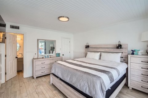 House in Holmes Beach, Florida 2 bedrooms, 97.55 sq.m. № 1725414 - photo 8