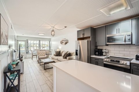 House in Holmes Beach, Florida 2 bedrooms, 97.55 sq.m. № 1725414 - photo 4
