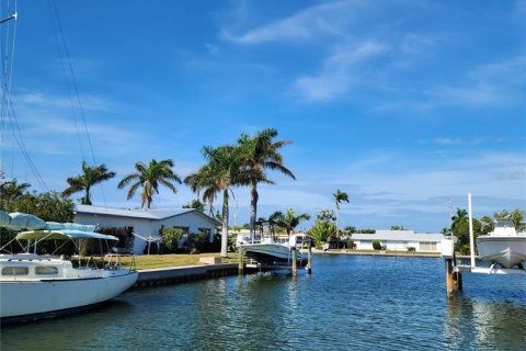 House in Holmes Beach, Florida 2 bedrooms, 97.55 sq.m. № 1725414 - photo 2