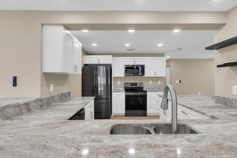 Casa en venta en Port Richey, Florida, 3 dormitorios, 157.93 m2 № 2383891 - foto 16