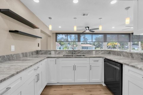 Casa en venta en Port Richey, Florida, 3 dormitorios, 157.93 m2 № 2383891 - foto 18
