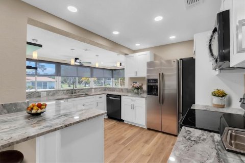 Casa en venta en Port Richey, Florida, 3 dormitorios, 157.93 m2 № 2383891 - foto 17