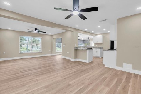 Casa en venta en Port Richey, Florida, 3 dormitorios, 157.93 m2 № 2383891 - foto 6