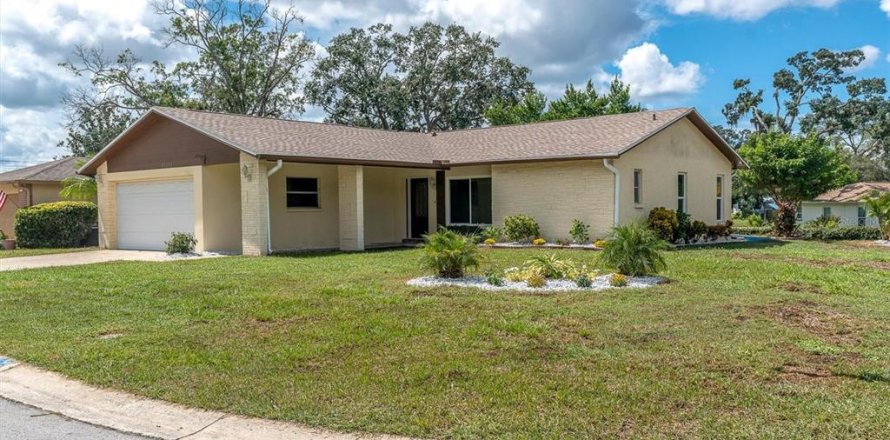 Casa en Port Richey, Florida 3 dormitorios, 157.93 m2 № 2383891