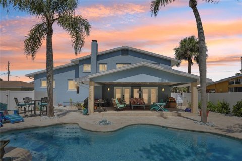 House in Belleair Beach, Florida 3 bedrooms, 261.8 sq.m. № 1749671 - photo 2