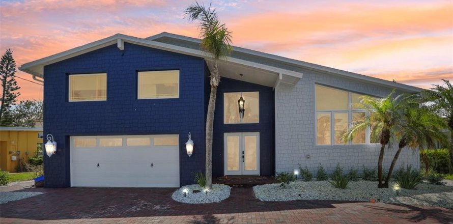 House in Belleair Beach, Florida 3 bedrooms, 261.8 sq.m. № 1749671