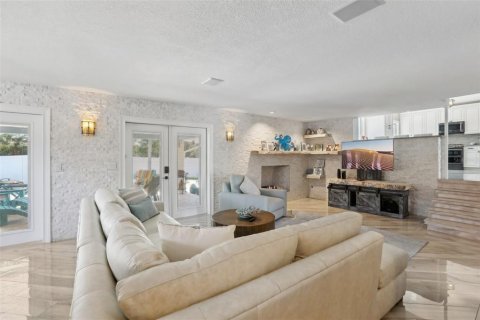 House in Belleair Beach, Florida 3 bedrooms, 261.8 sq.m. № 1749671 - photo 24