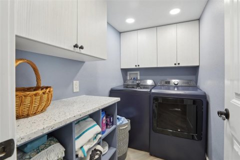 House in Belleair Beach, Florida 3 bedrooms, 261.8 sq.m. № 1749671 - photo 26