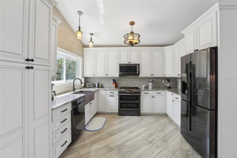House in Belleair Beach, Florida 3 bedrooms, 261.8 sq.m. № 1749671 - photo 18