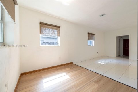 House in North Miami Beach, Florida 3 bedrooms, 117.15 sq.m. № 2190002 - photo 20