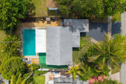 House in North Miami Beach, Florida 3 bedrooms, 117.15 sq.m. № 2190002 - photo 6