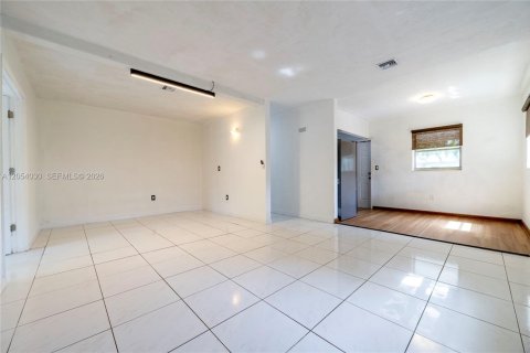 House in North Miami Beach, Florida 3 bedrooms, 117.15 sq.m. № 2190002 - photo 25