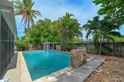 House in North Miami Beach, Florida 3 bedrooms, 117.15 sq.m. № 2190002 - photo 9