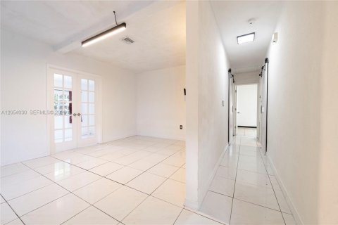 House in North Miami Beach, Florida 3 bedrooms, 117.15 sq.m. № 2190002 - photo 22